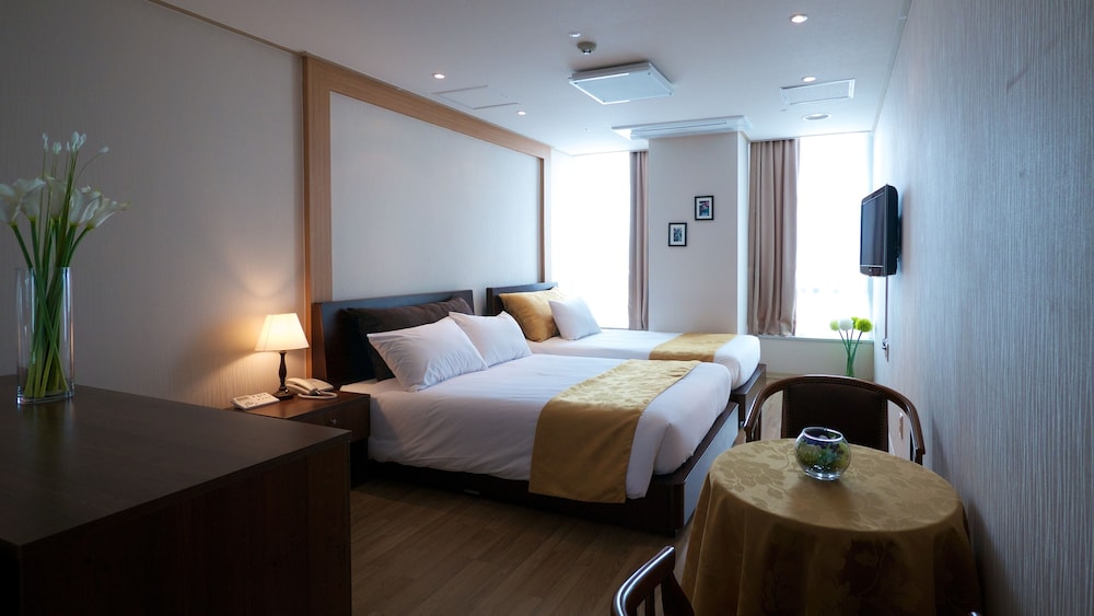 The Hotel Yeong Jong 26/50