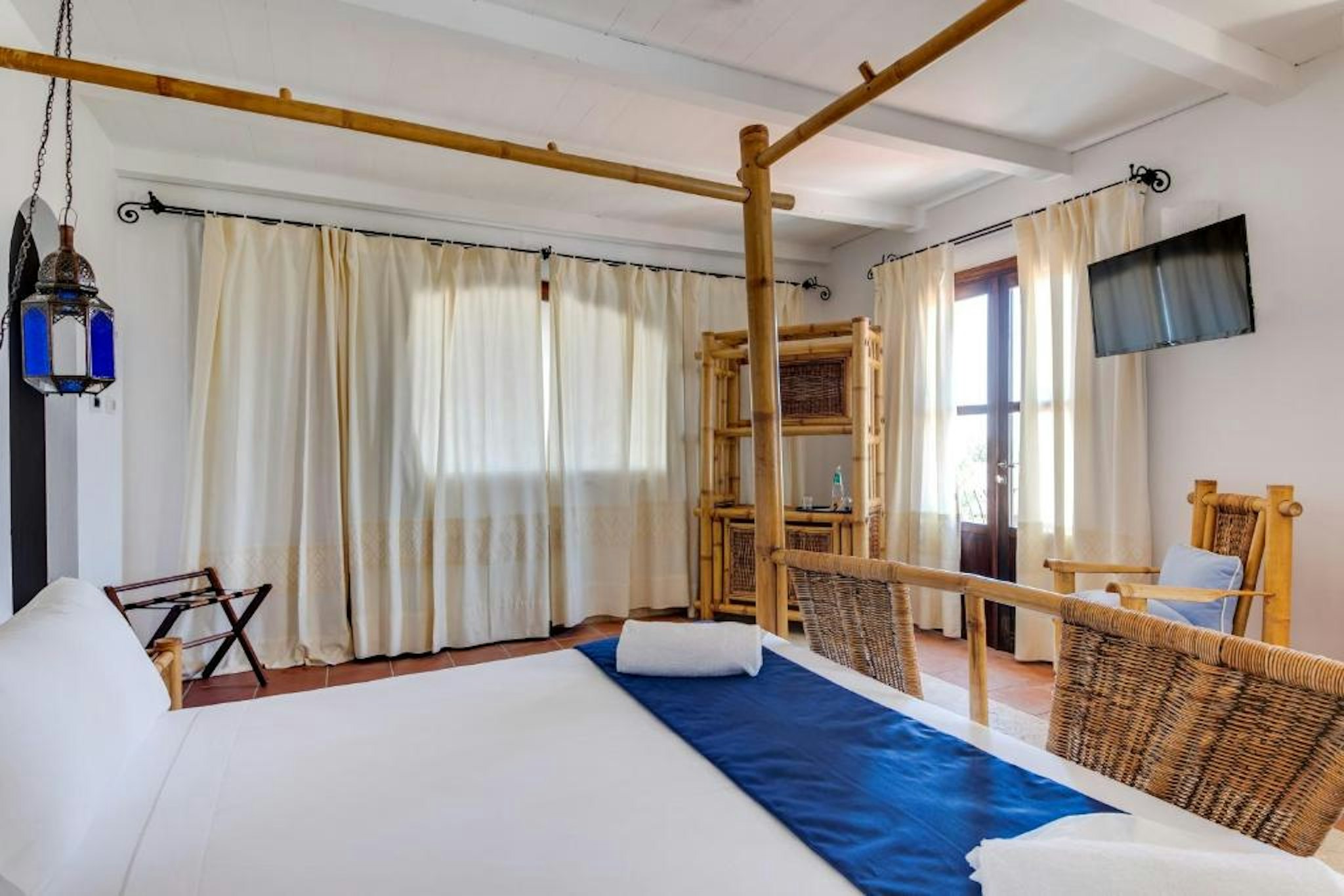 Phi Hotel Sighientu 6/18