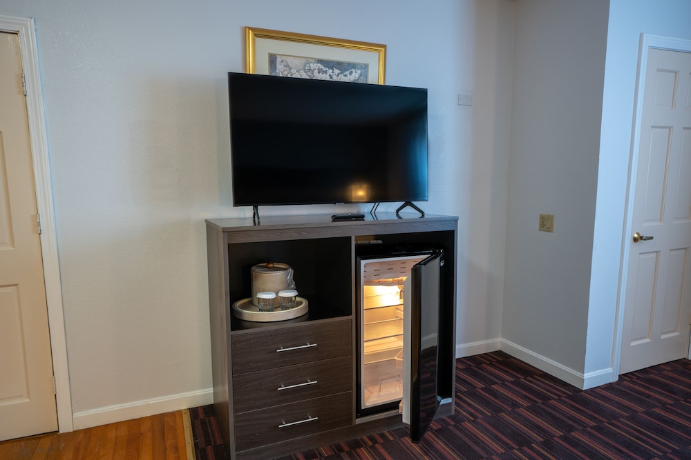 Hyannis Plaza Hotel 27/63