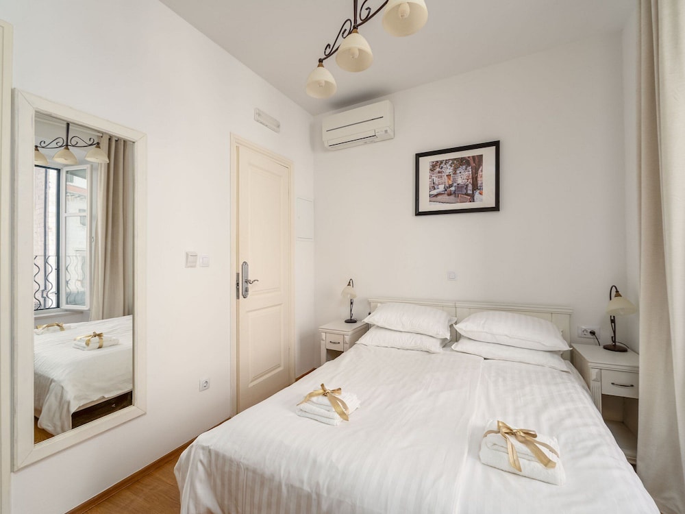 City, Deluxe, Twin Beds