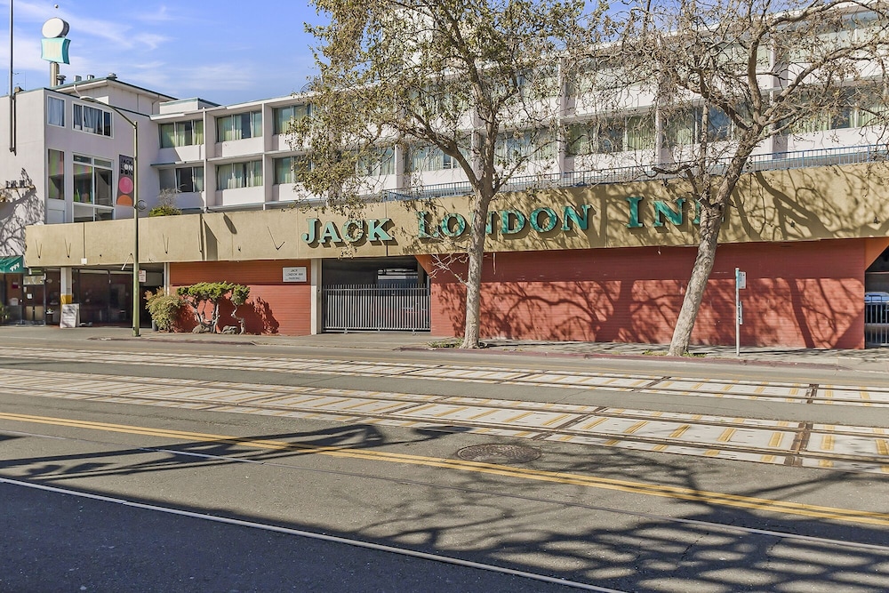 JACK LONDON INN 48/53