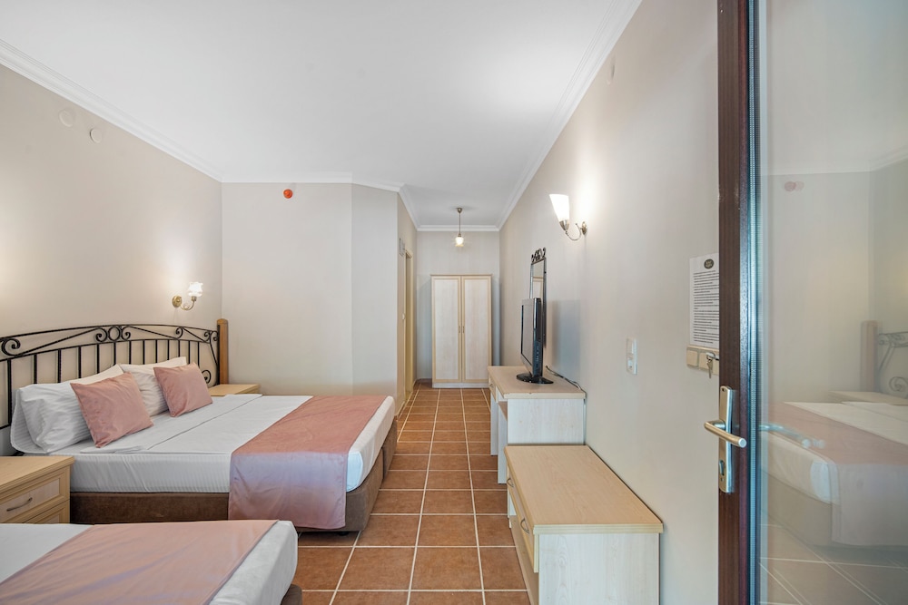 Alados Otel 17/50