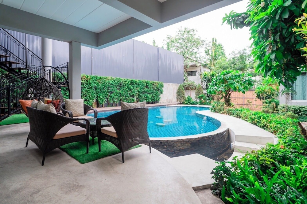Murraya Residence 76/79