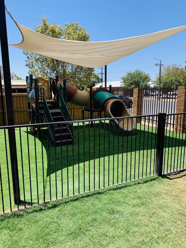 Gunnedah Hotel 35/38