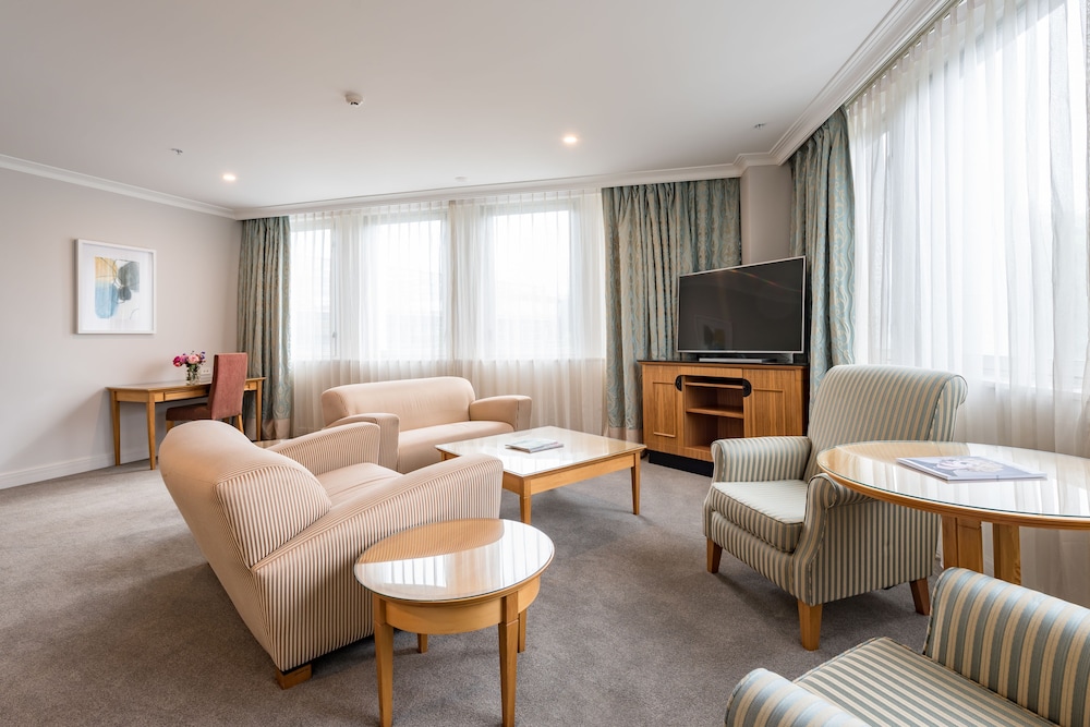 DISTINCTION CHRISTCHURCH HOTEL 40/67