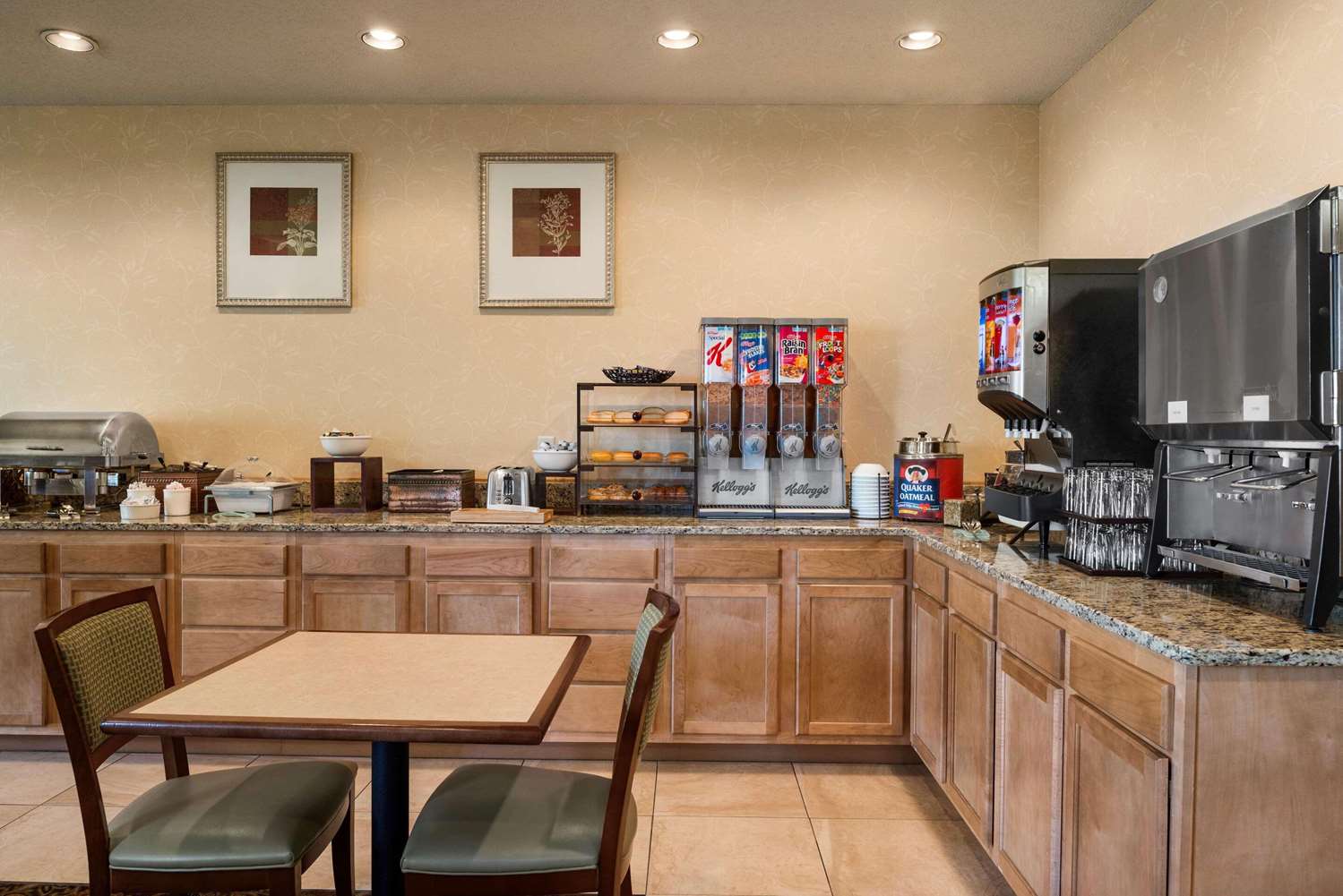 Country Inn and Suites by Radisson Stevens Point WI 15/21
