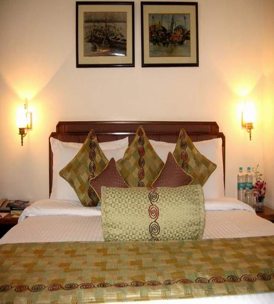 Peerless Inn Kolkata 50/72