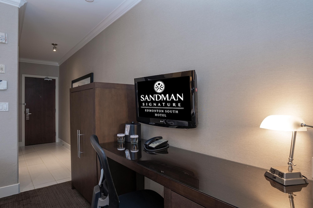 Sandman Signature Edmonton South 35/48