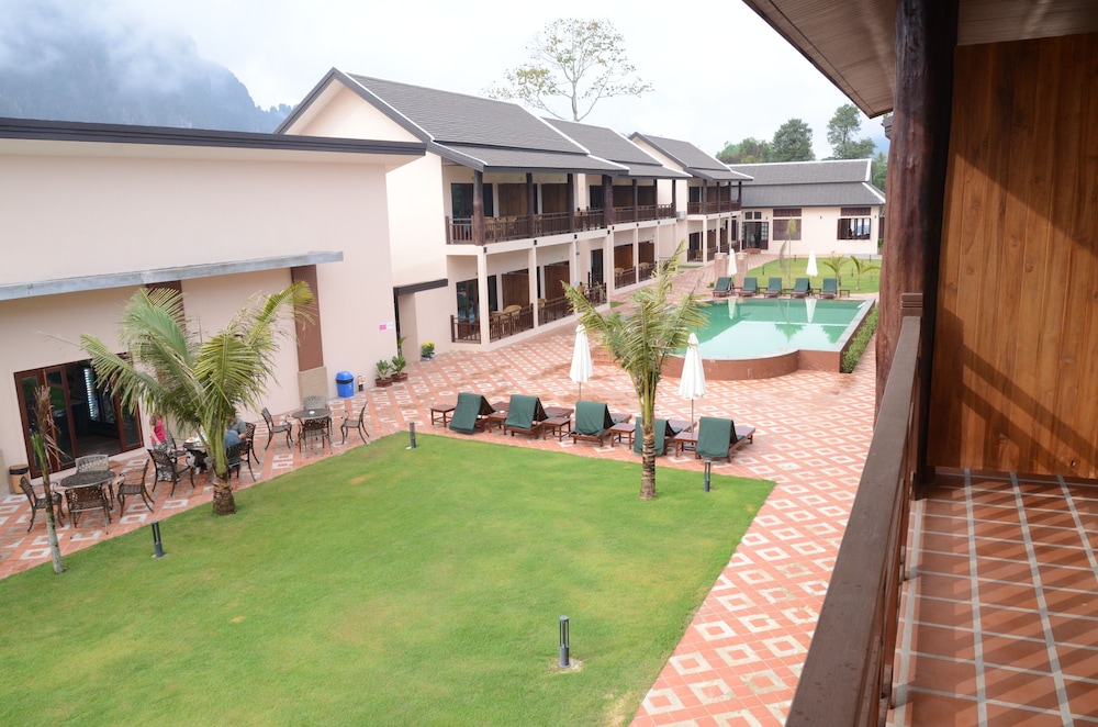 Saksiri Riverside Boutique Hotel 44/50
