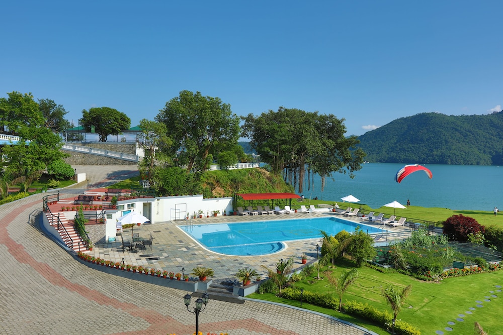 Waterfront Resort 45/50