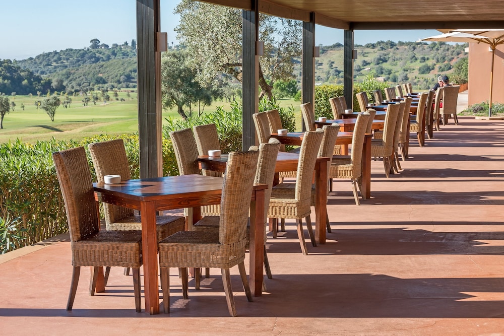 NAU Morgado Golf & Country Club 33/50