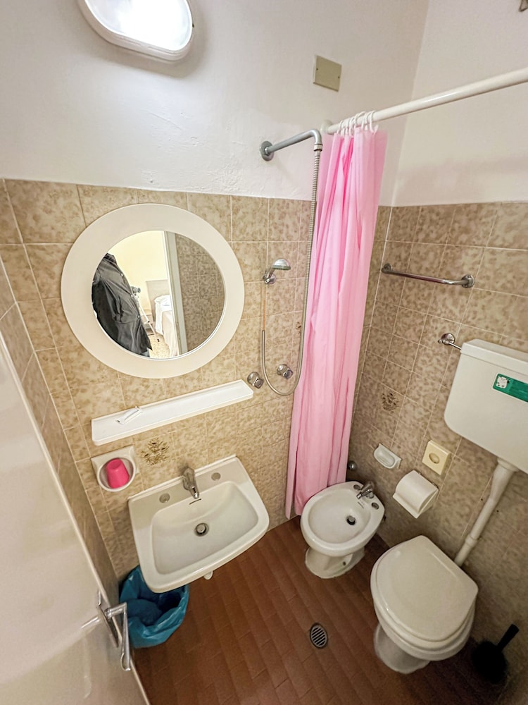 HOTEL BRITTA 25/26