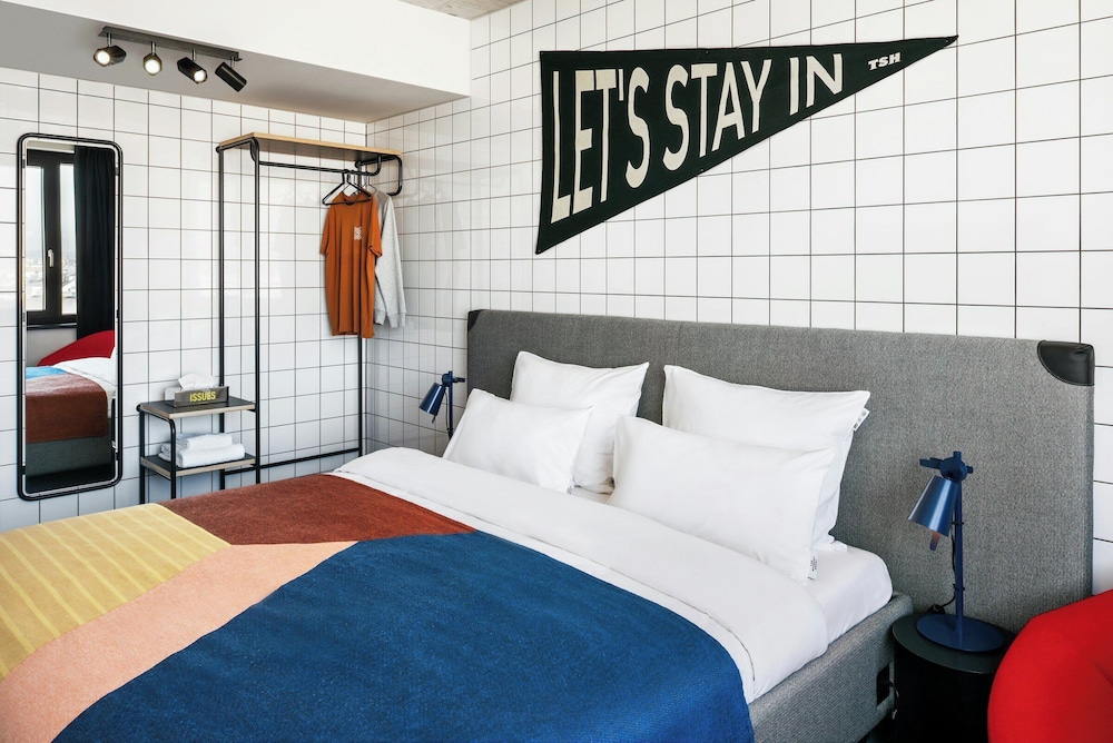 Rock Me, 2 King Beds