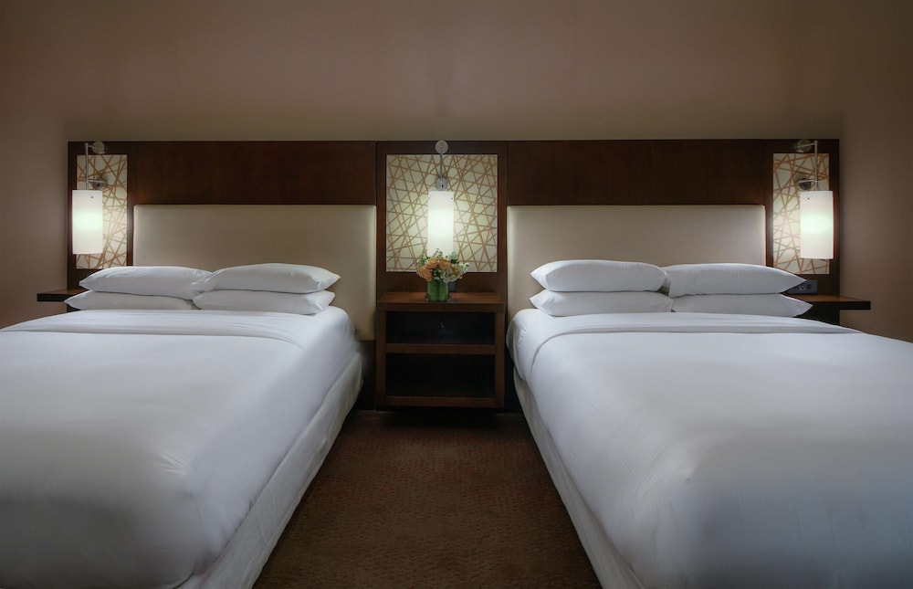 HILTON DALLAS/PLANO GRANITE PARK 16/88