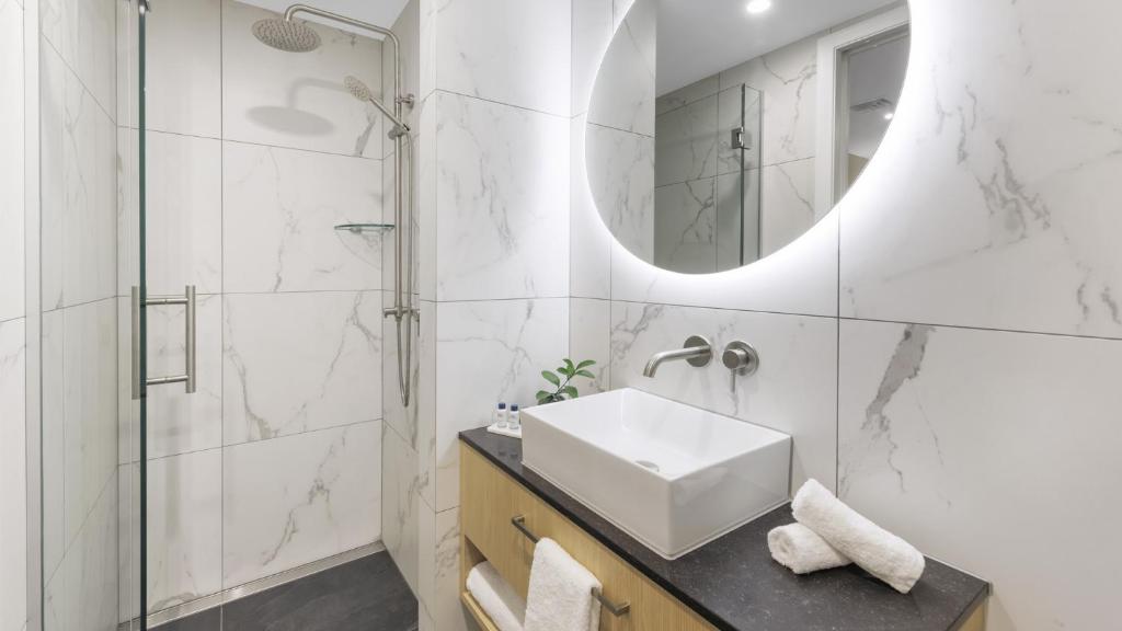 Two Bedroom Mountain View Apartment