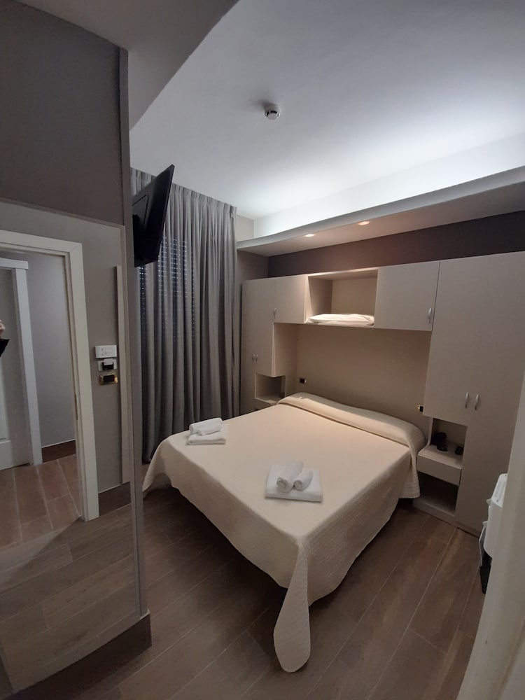 Hotel Royal Plaza 6/27