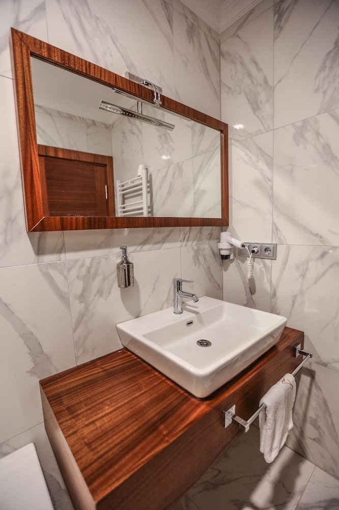 Akamoy Boztepe Hotel & Restaurant 34/40