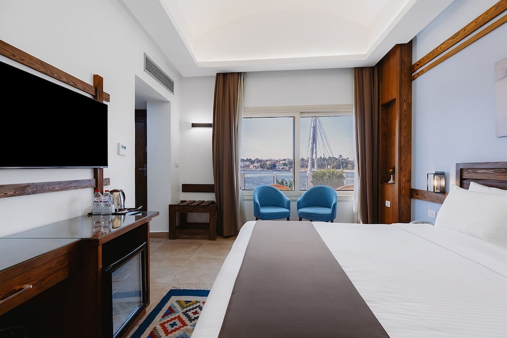 Obelisk Nile Hotel Aswan 28/75