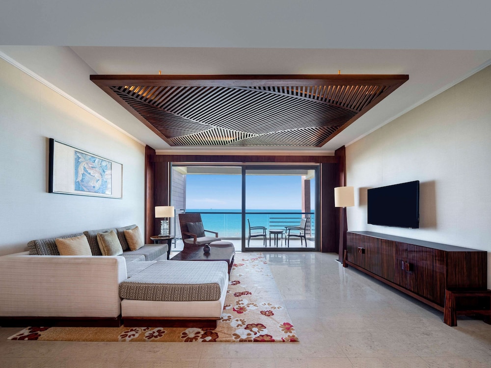 Pullman Oceanview Sanya Bay Resort and Spa 52/76