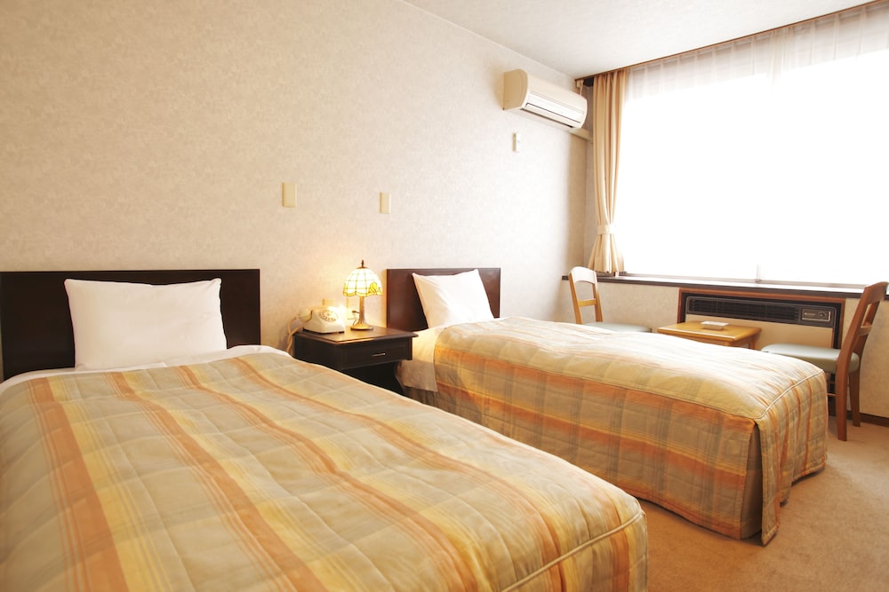 WESTERN, TWIN BEDS, PRIVATE BATHROOM