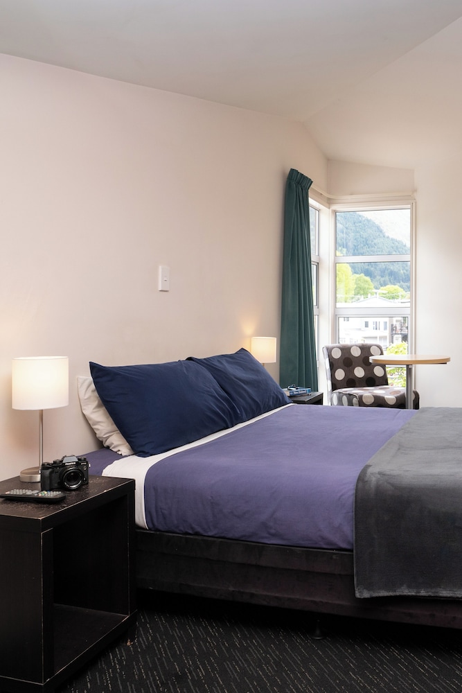 Haka House Queenstown 12/56