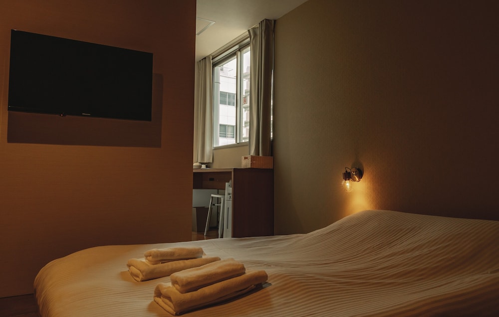 AND HOSTEL HOMMACHI EAST 20/69