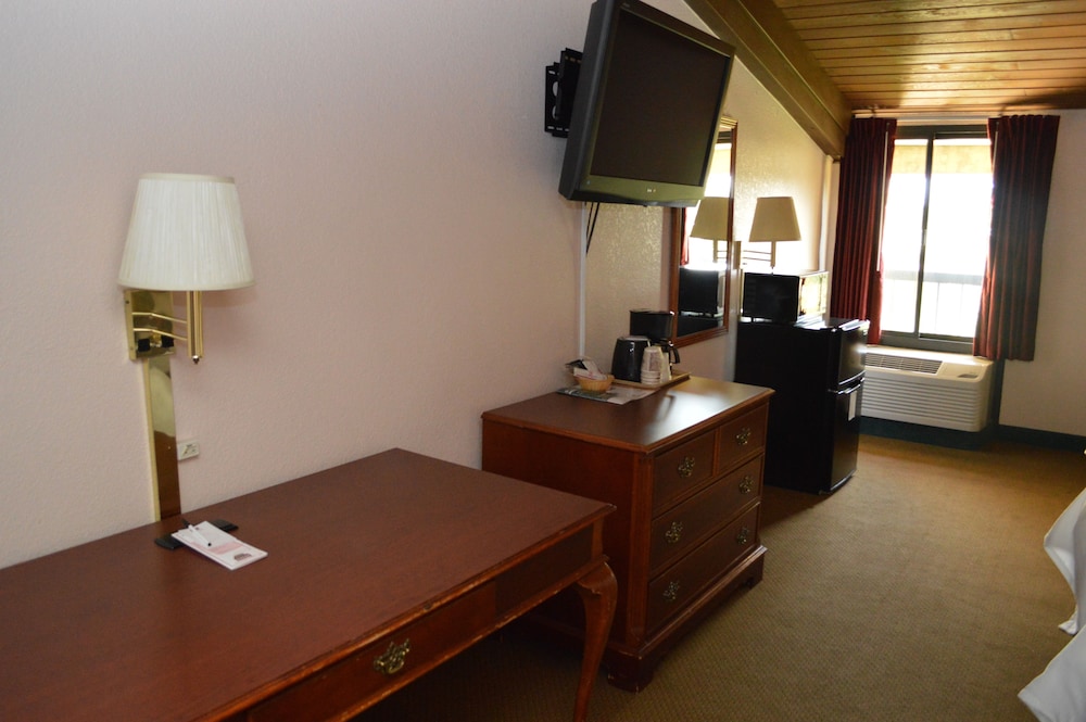 Ontario Airport Inn 33/60