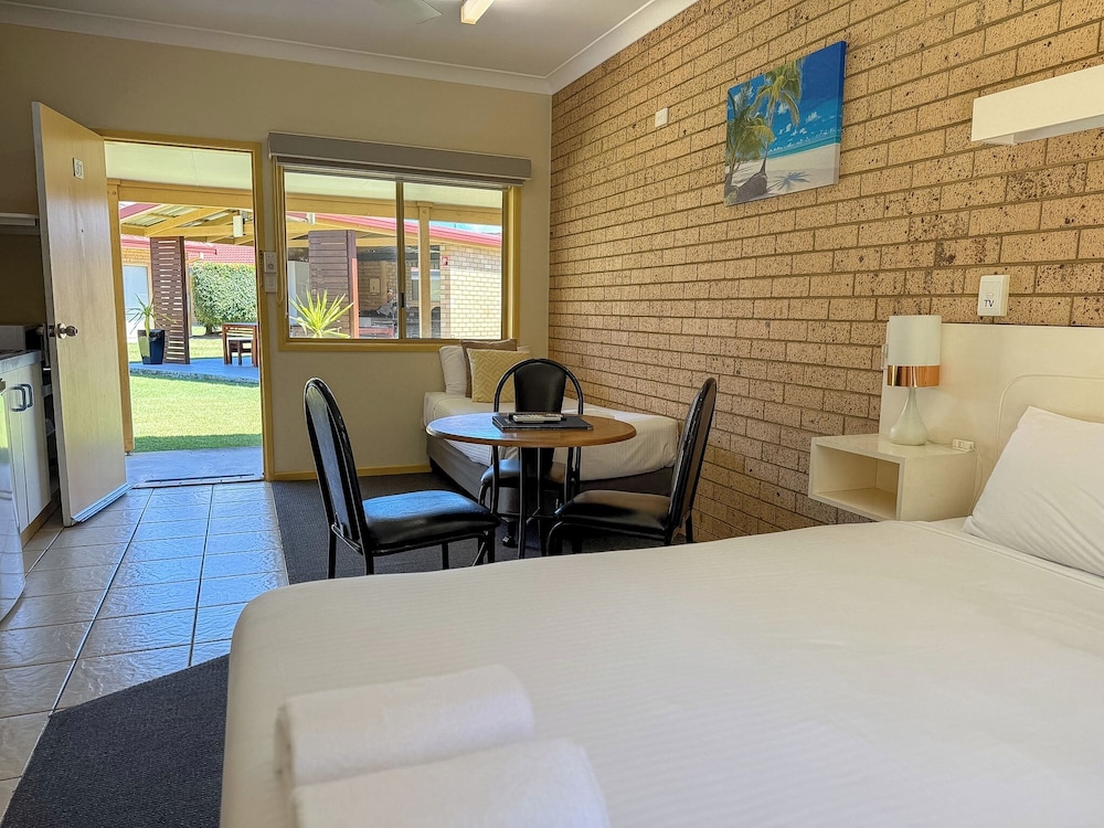 YAMBA MOTOR INN 48/62