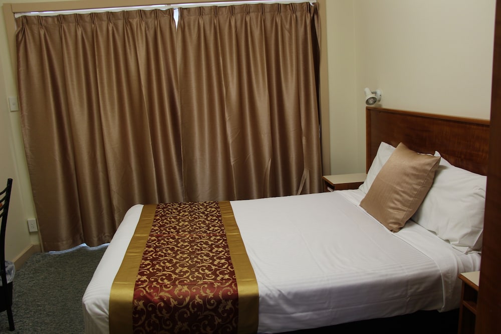PIONEER WAY MOTEL 26/55