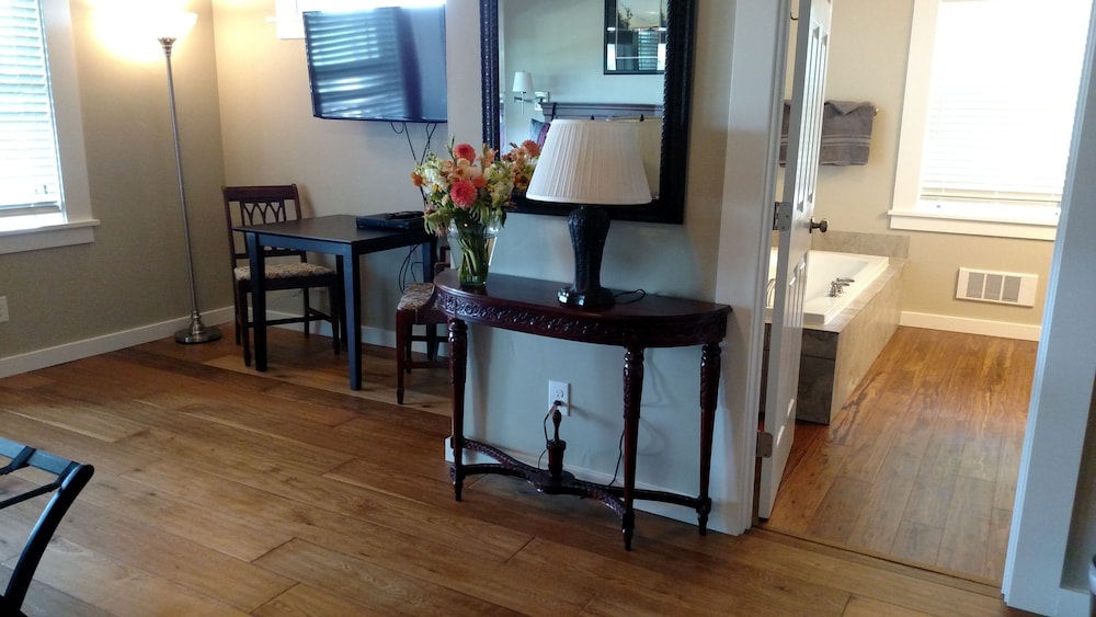 Friday Harbor Grand B&B 30/55