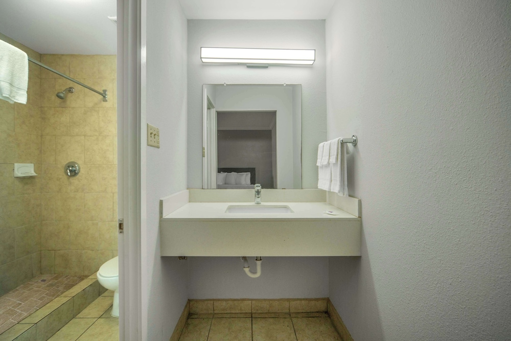 Motel6 San Antonio, TX – I-35 North Corridor 36/37