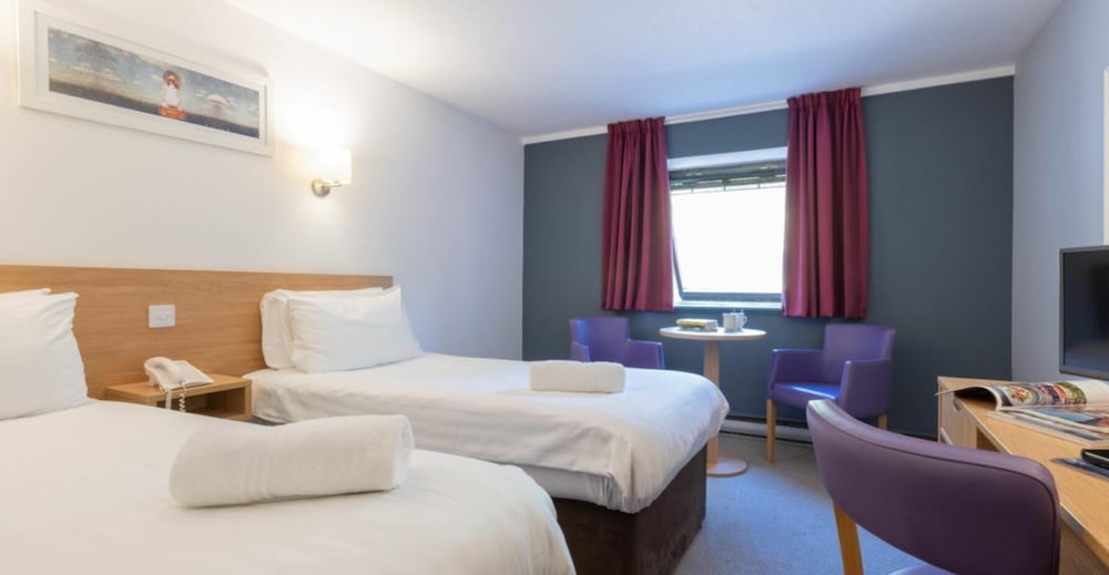Caledonian Hotel 5/42