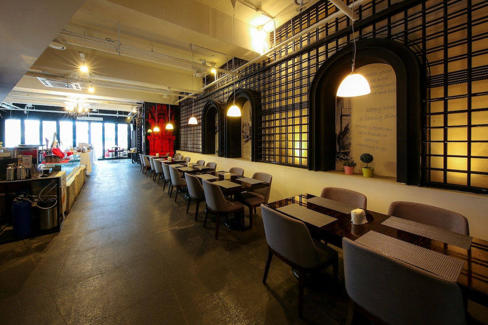 Hotel Food & Tour 33/50
