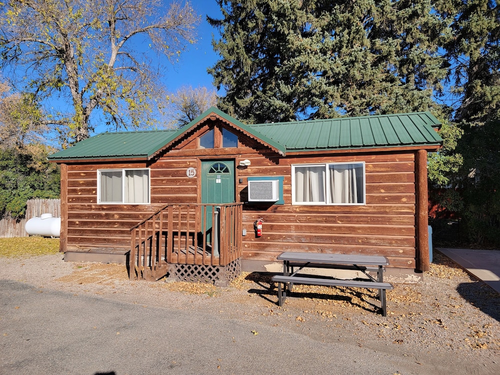 Hulett Motel 31/37