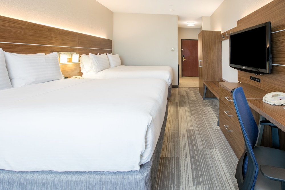 Holiday Inn Express Hotel And Suites Dallas Grand Prairie I 20 27/80