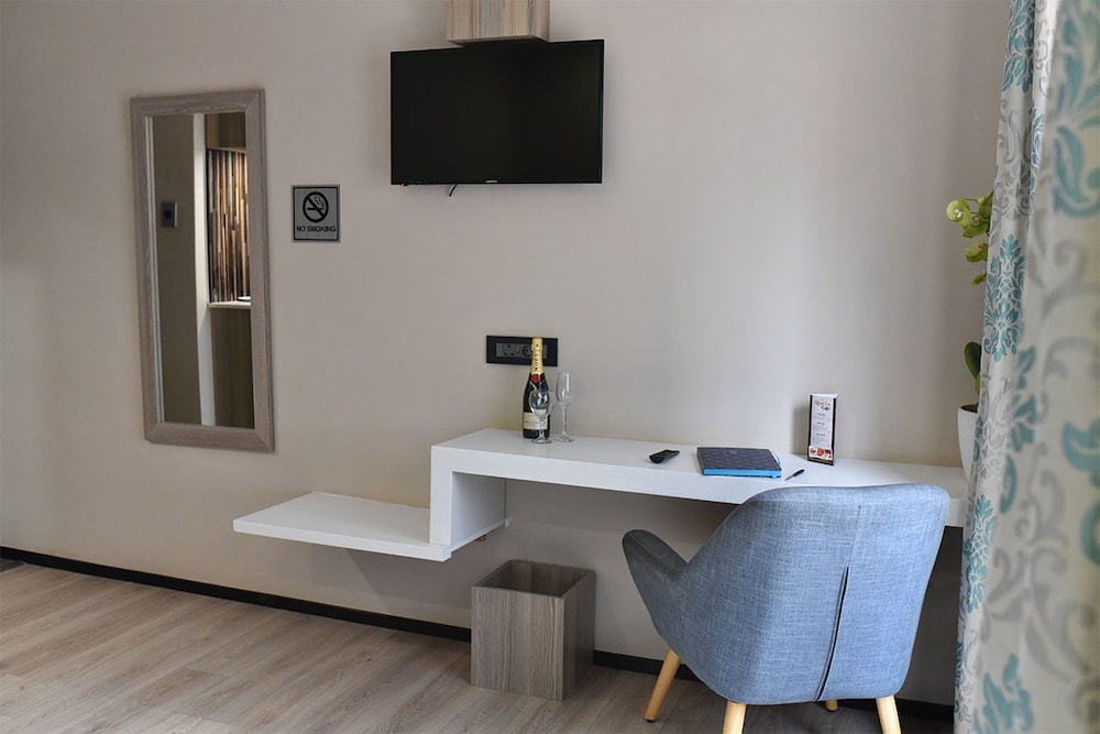 Regal Inn Gateway Umhlanga 8/19
