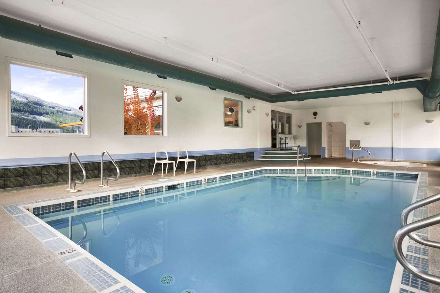 Super 8 by Wyndham Revelstoke BC 13/22