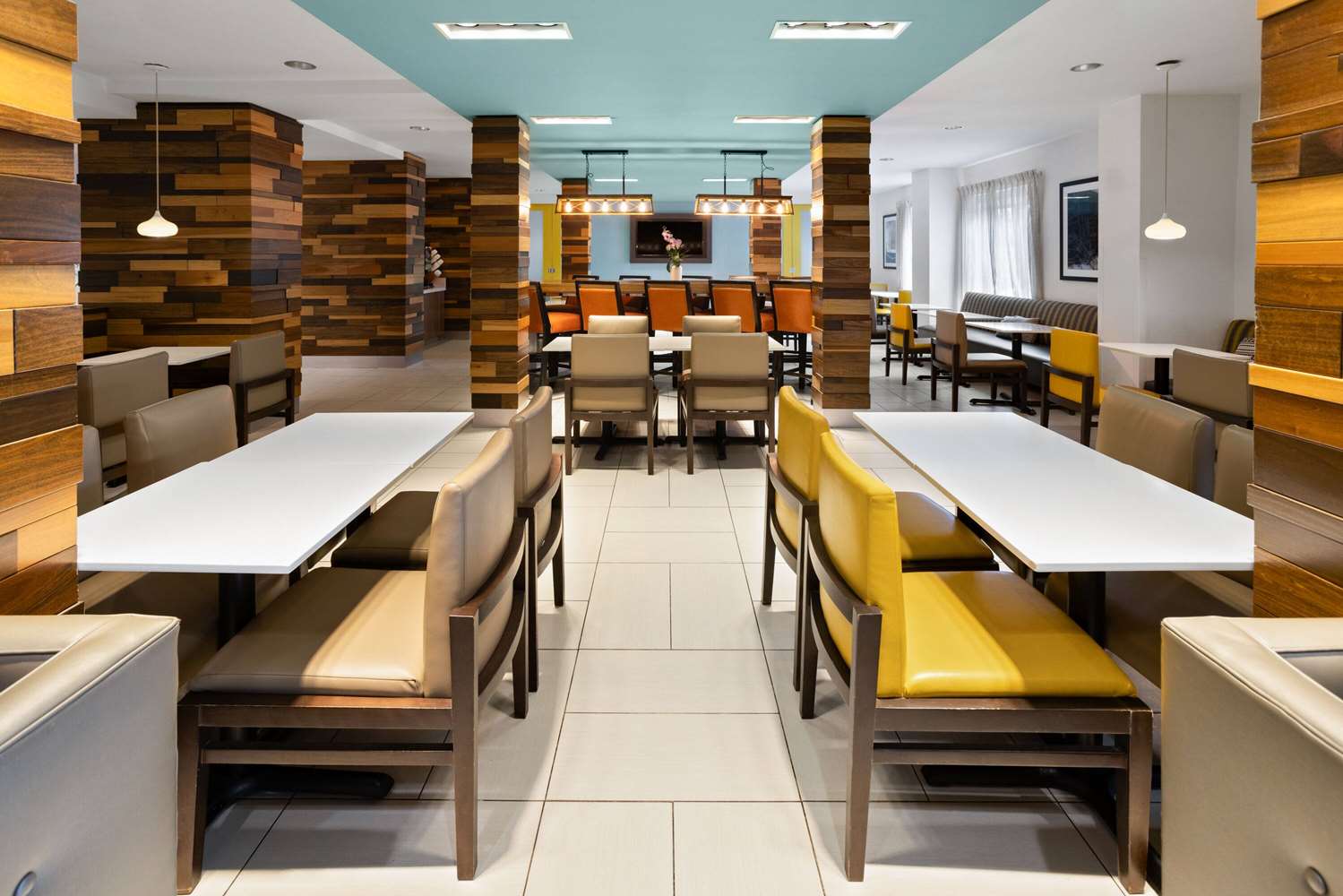 La Quinta Inn & Suites by Wyndham Atlanta Airport North 45/60