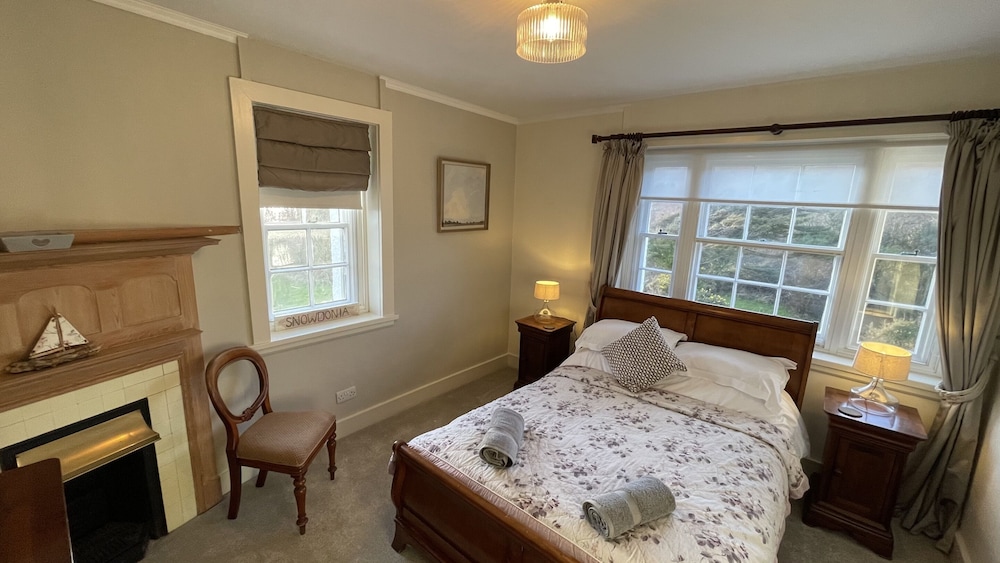 South Stack Coastal Retreats 5/50