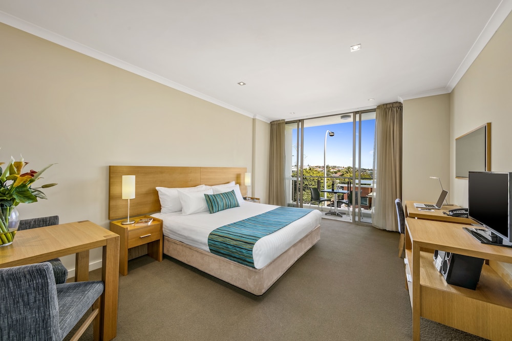 EXECUTIVE, STUDIO, DOUBLE OR TWIN BED
