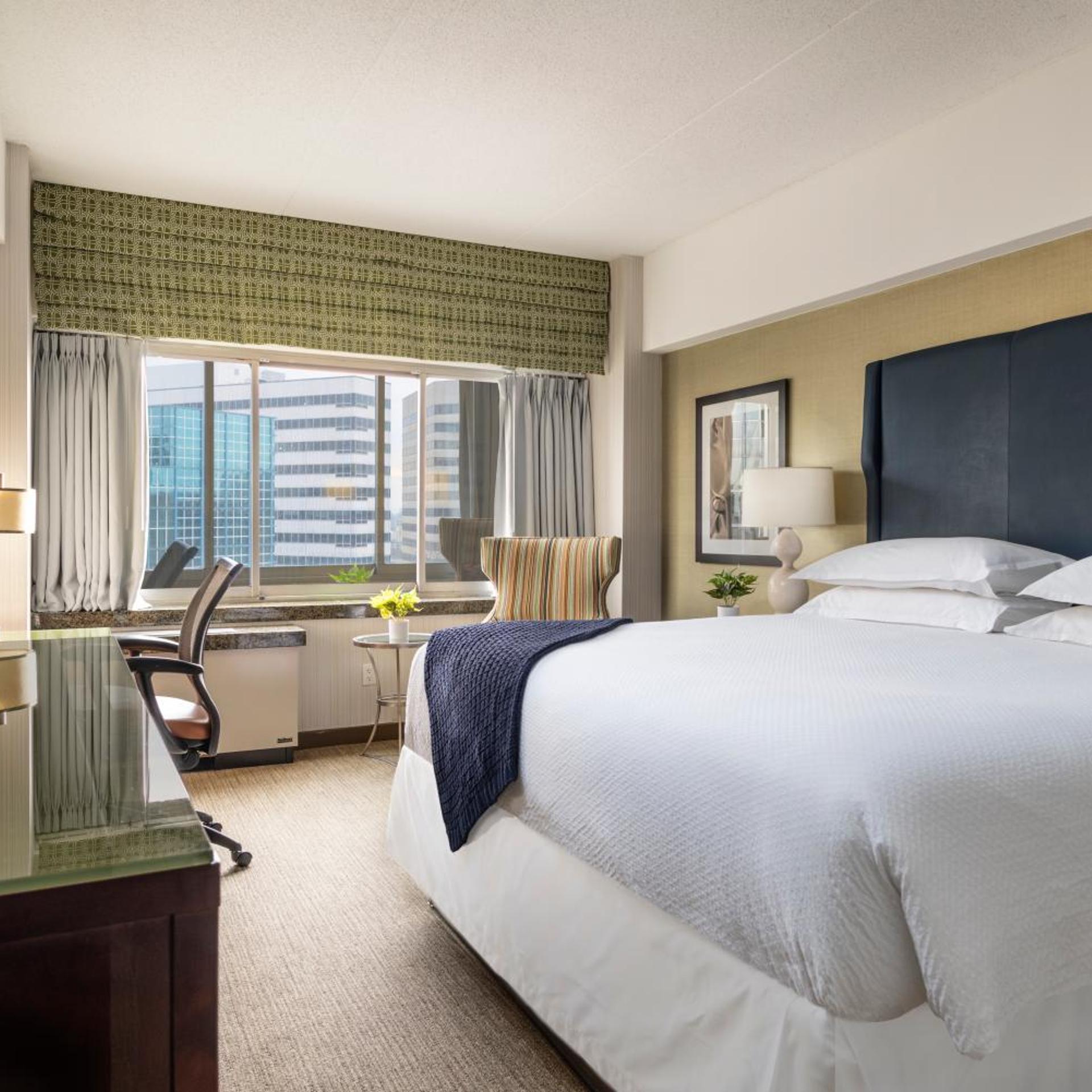 غرفة تنفيذية بسرير كينج، The Stamford Hotel 2/4