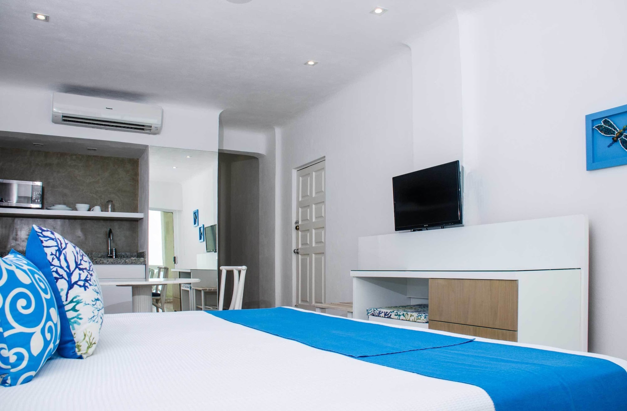 Deluxe, Ocean View