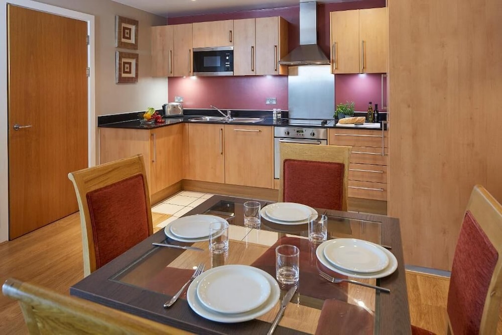 Marlin Apartments Empire Square 18/26