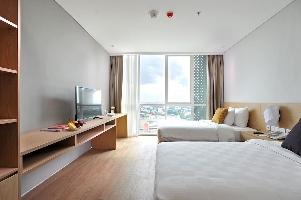 SPLENDID, STUDIO, TWIN BEDS