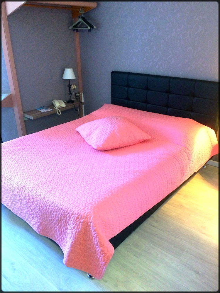 ROOM, TRIPLE, 3 BEDS