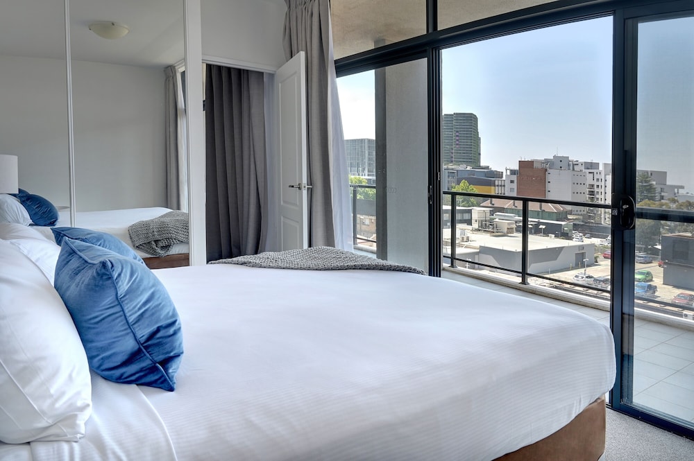 2 BEDROOMS, DELUXE, BALCONY