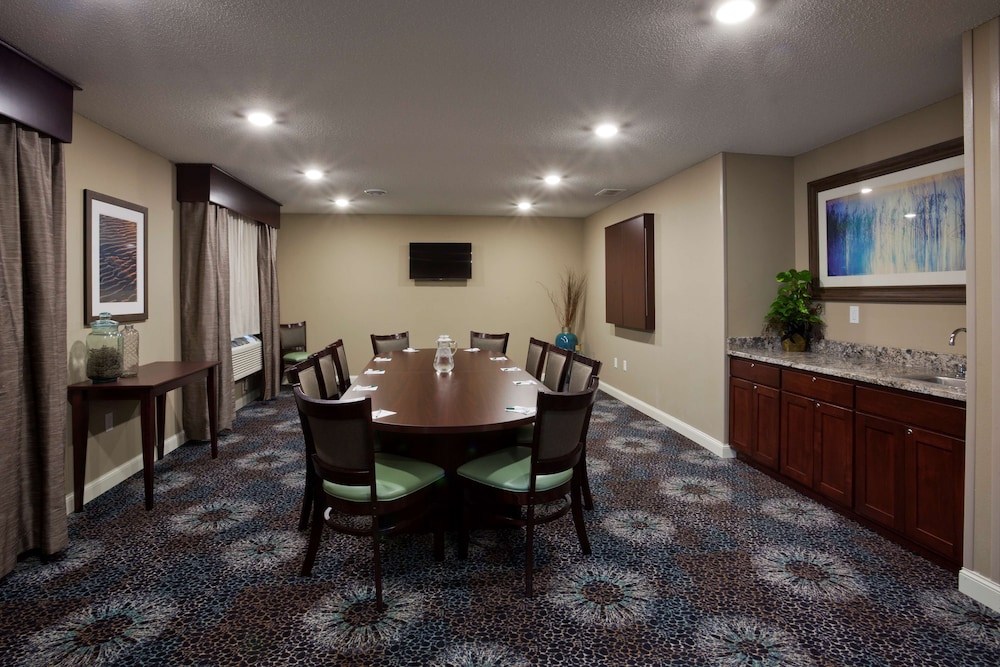 Grandstay Hotel Amp Suites 46/53