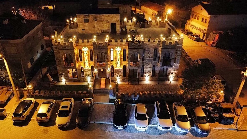 Alika Castle House 3/39