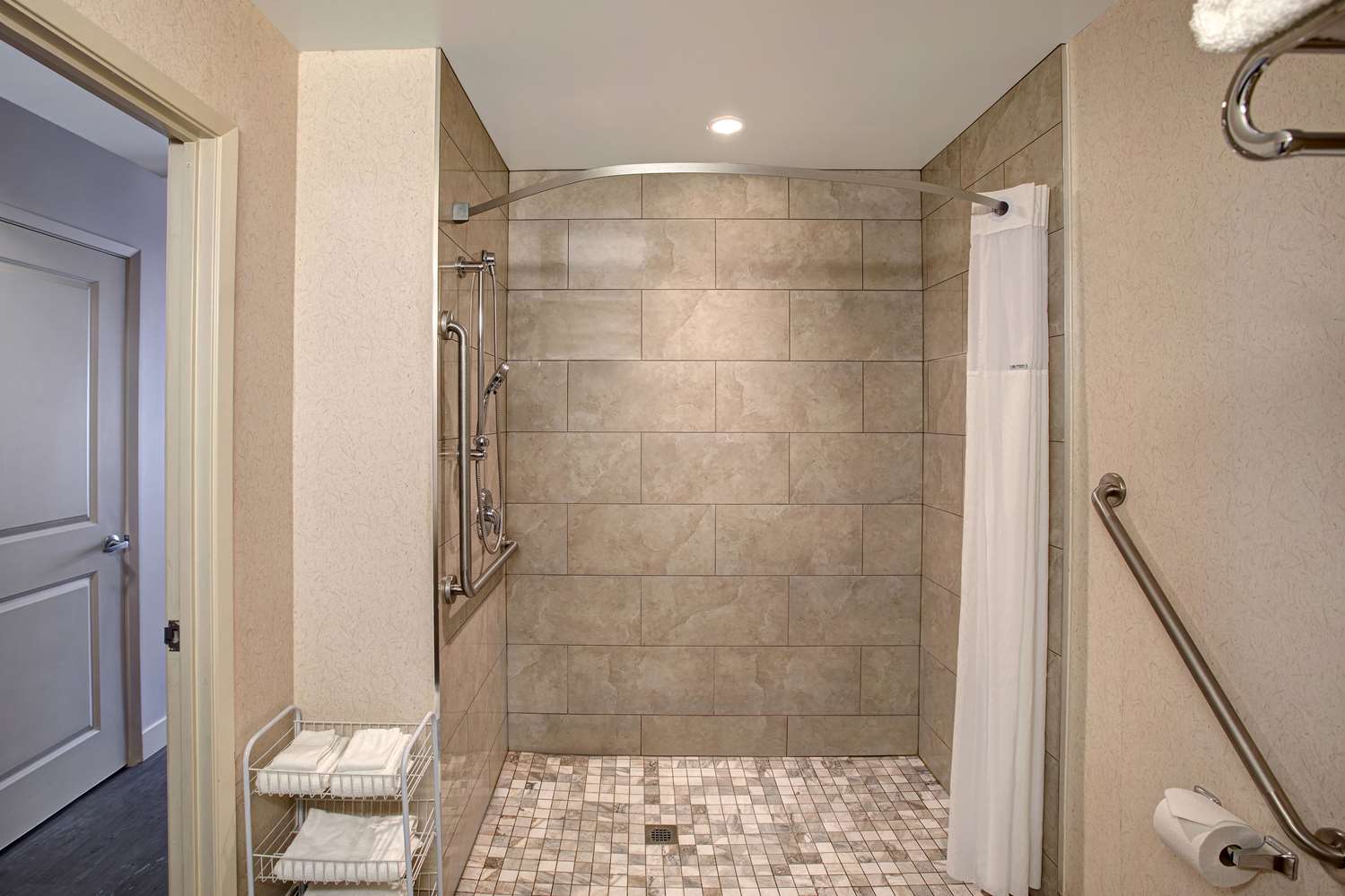 Days Inn & Suites By Wyndham Collingwood 38/38