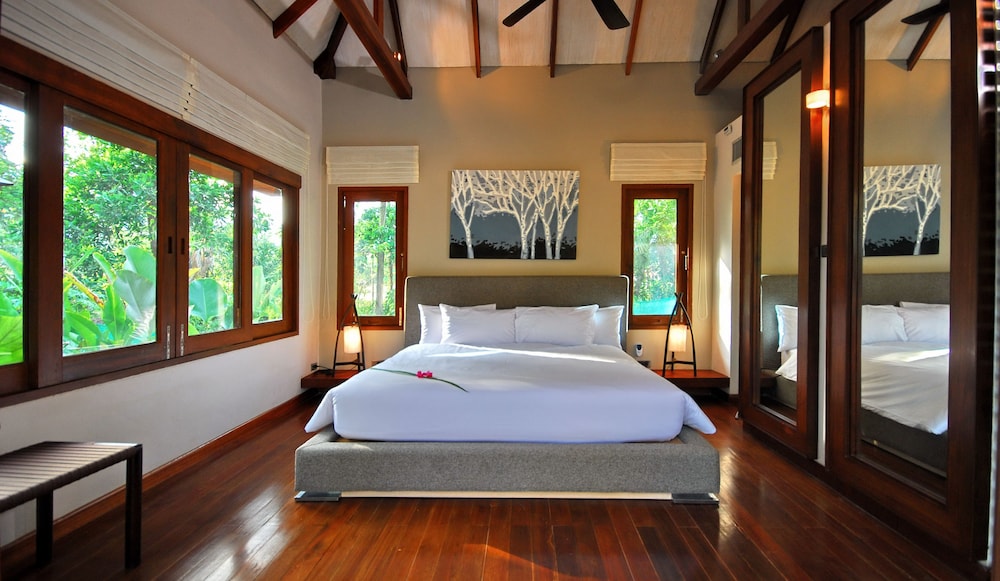 Zara Resort (ex The Privilege Hotel Ezra Royal Beach) 29/80